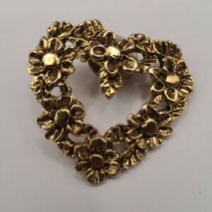 Vintagw Floral Heart Gold Brooch